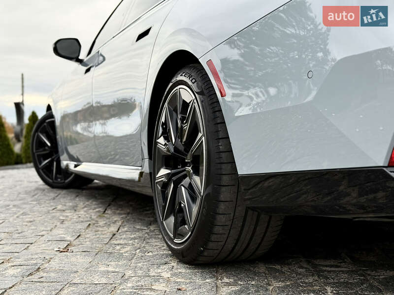 Седан BMW 7 Series 2022 в Львове