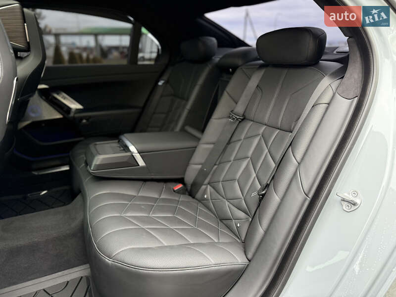 Седан BMW 7 Series 2022 в Львове