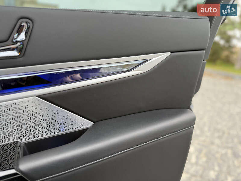 Седан BMW 7 Series 2022 в Львове