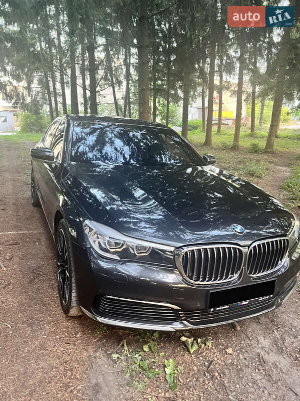Седан BMW 7 Series 2017 в Почаеве