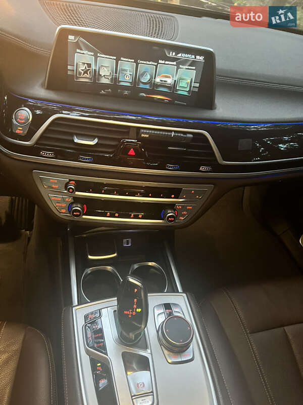 Седан BMW 7 Series 2017 в Почаеве