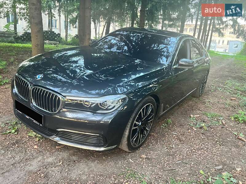 Седан BMW 7 Series 2017 в Почаеве