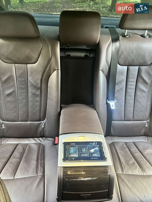 Седан BMW 7 Series 2017 в Почаеве