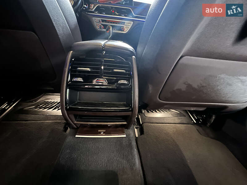 Седан BMW 7 Series 2017 в Почаеве