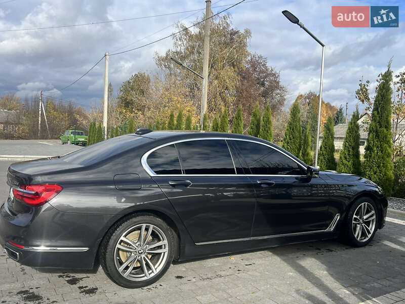 Седан BMW 7 Series 2017 в Почаеве