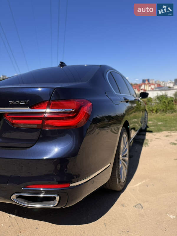 Седан BMW 7 Series 2017 в Киеве