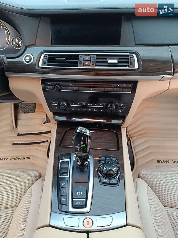 Седан BMW 7 Series 2009 в Мукачево