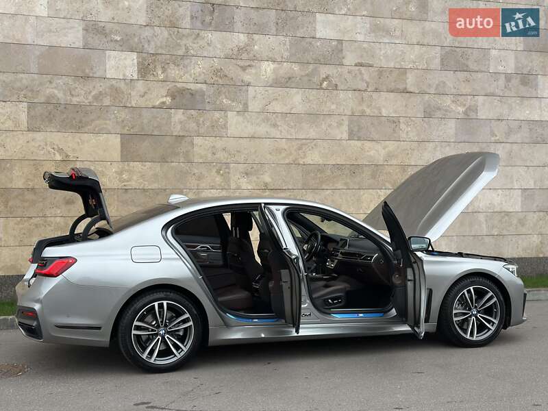 Седан BMW 7 Series 2022 в Киеве