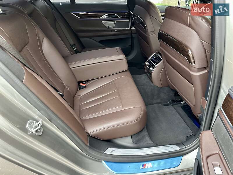 Седан BMW 7 Series 2022 в Киеве