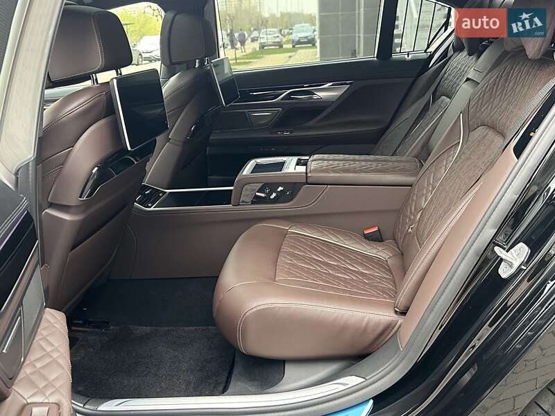 Седан BMW 7 Series 2022 в Киеве
