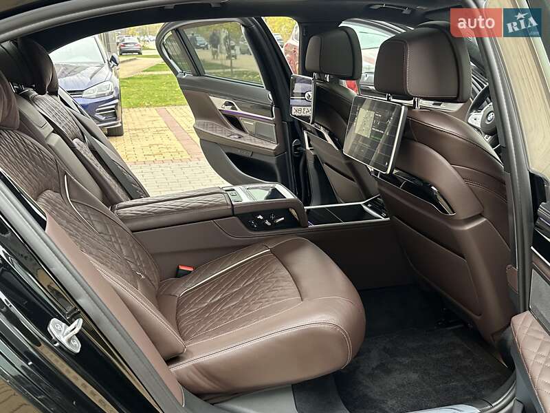 Седан BMW 7 Series 2022 в Киеве