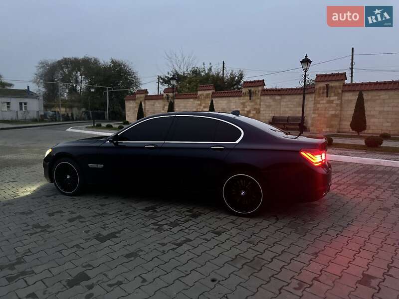 Седан BMW 7 Series 2013 в Измаиле