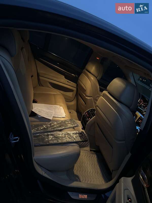 Седан BMW 7 Series 2013 в Измаиле