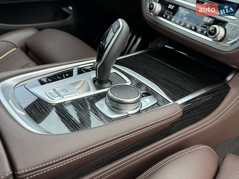Седан BMW 7 Series 2022 в Киеве