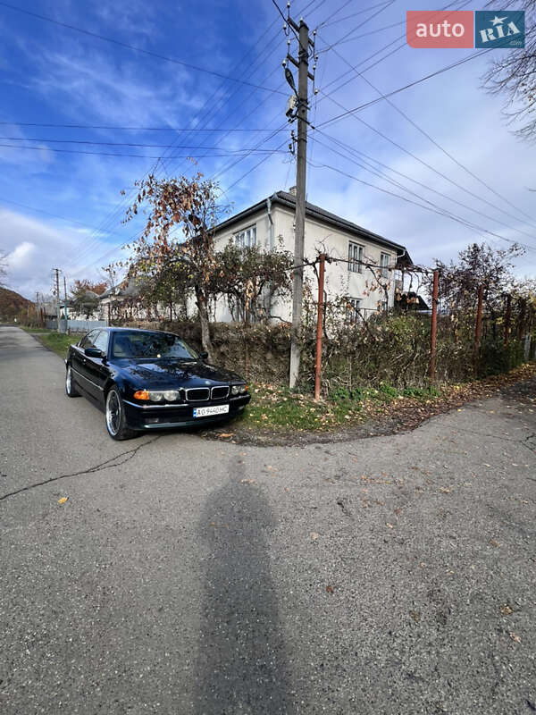 Седан BMW 7 Series 2000 в Иршаве