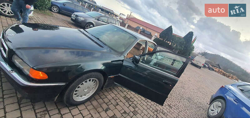 Седан BMW 7 Series 2000 в Иршаве