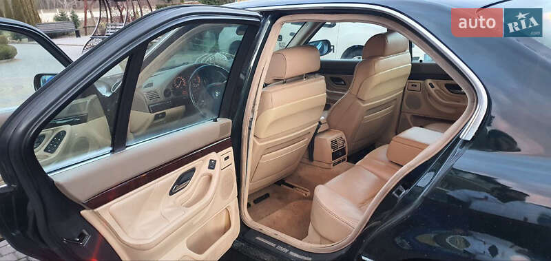 Седан BMW 7 Series 2000 в Иршаве