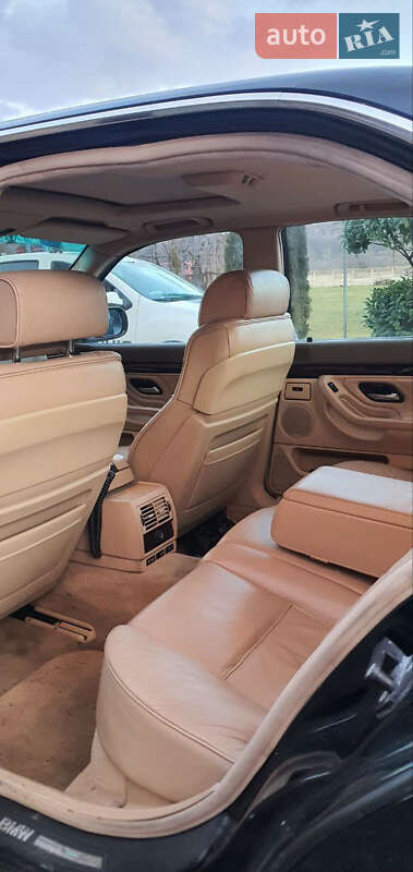 Седан BMW 7 Series 2000 в Иршаве
