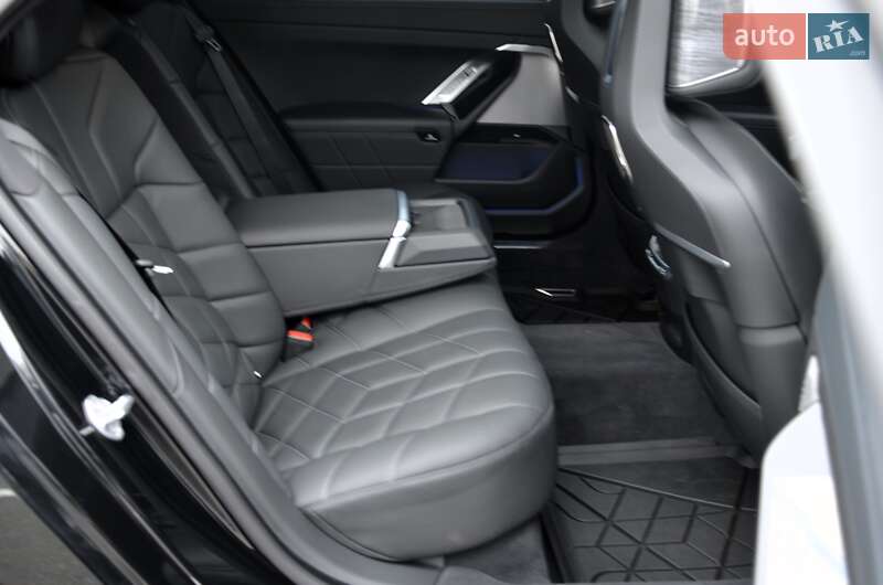 Седан BMW 7 Series 2024 в Киеве