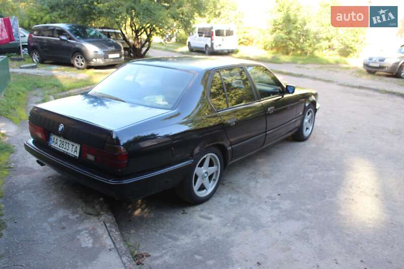 Седан BMW 7 Series 1991 в Киеве