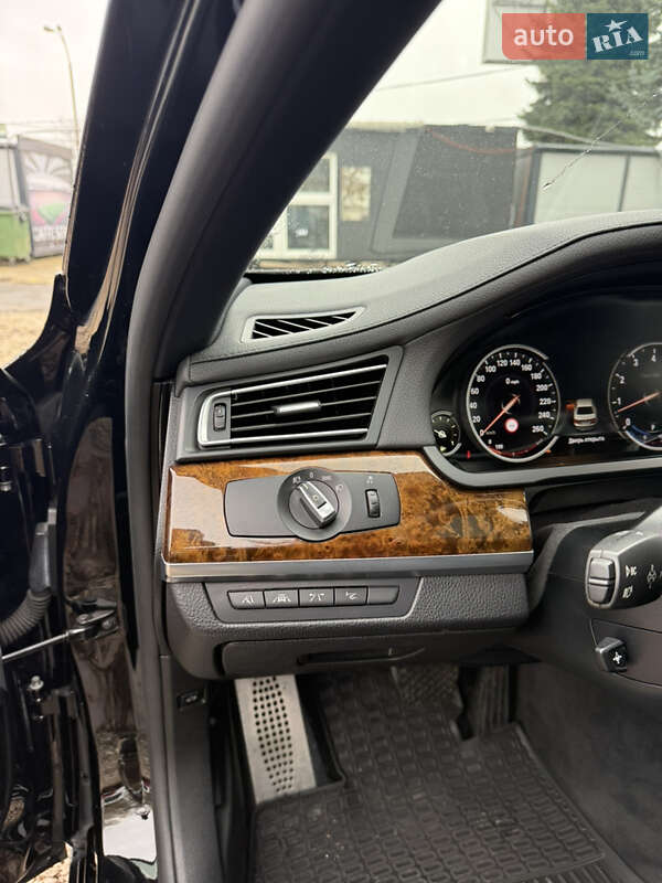 Седан BMW 7 Series 2014 в Львове