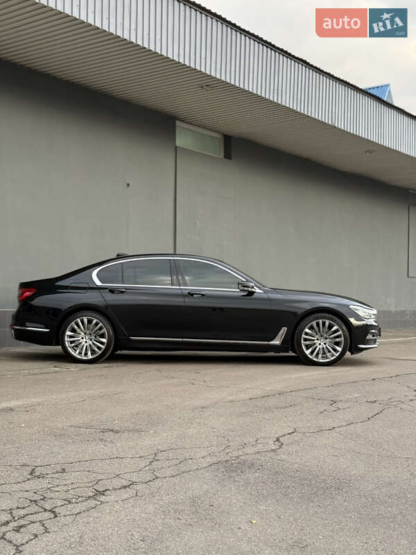 Седан BMW 7 Series 2017 в Львові
