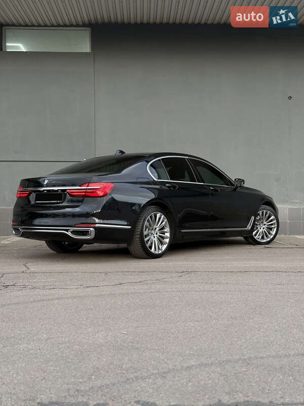 Седан BMW 7 Series 2017 в Львові