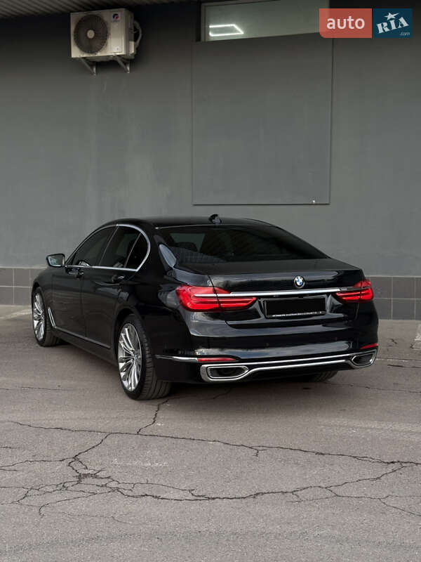 Седан BMW 7 Series 2017 в Львові