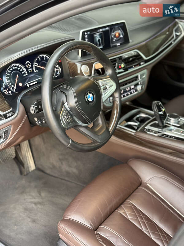 Седан BMW 7 Series 2017 в Львові
