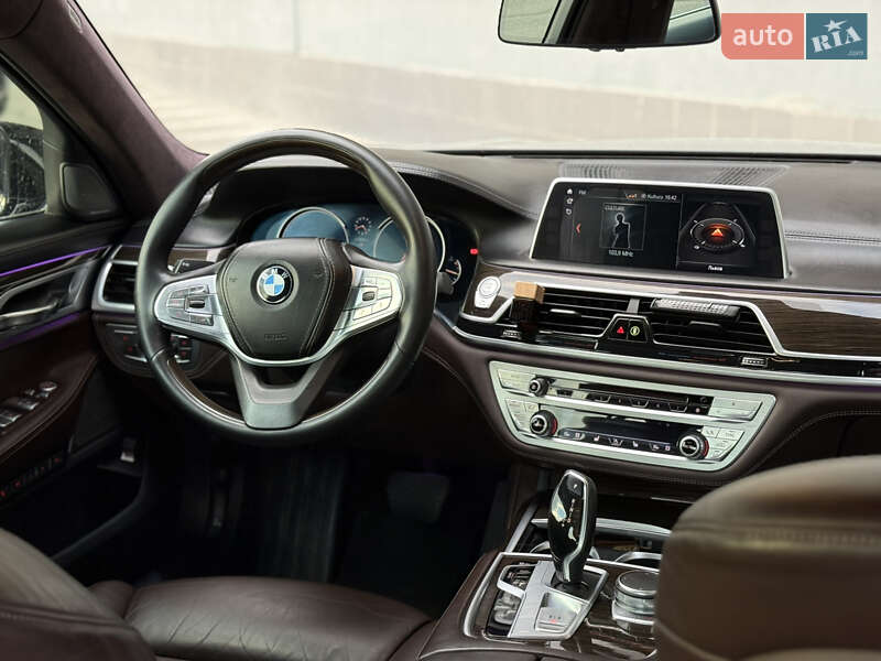 Седан BMW 7 Series 2017 в Львові