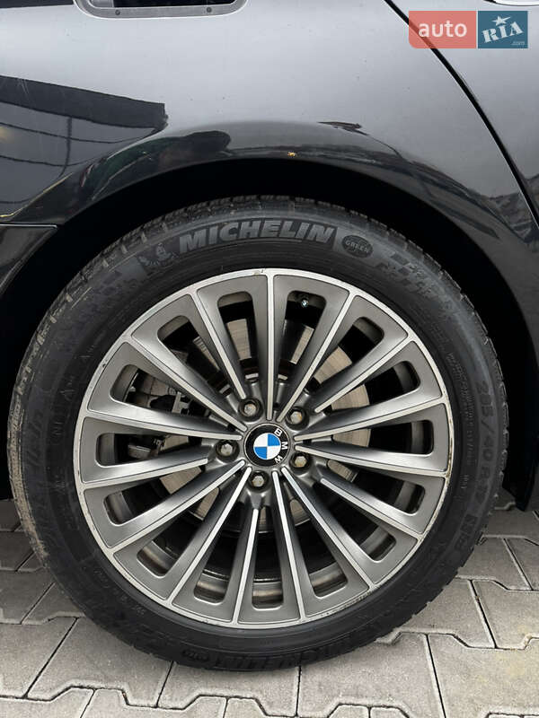 Седан BMW 7 Series 2010 в Калуше