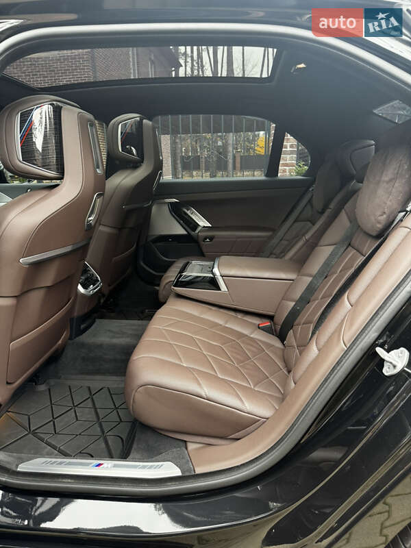 Седан BMW 7 Series 2023 в Киеве фото 36 Седан BMW 7 Series 2023 в Киеве