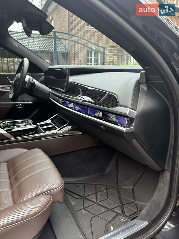 Седан BMW 7 Series 2023 в Киеве фото 41 Седан BMW 7 Series 2023 в Киеве