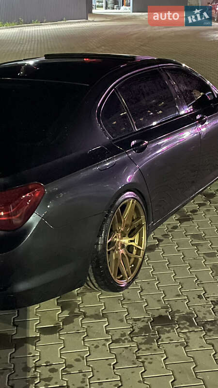 Седан BMW 7 Series 2010 в Львове