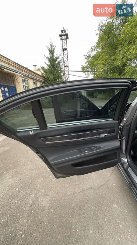 Седан BMW 7 Series 2010 в Львове