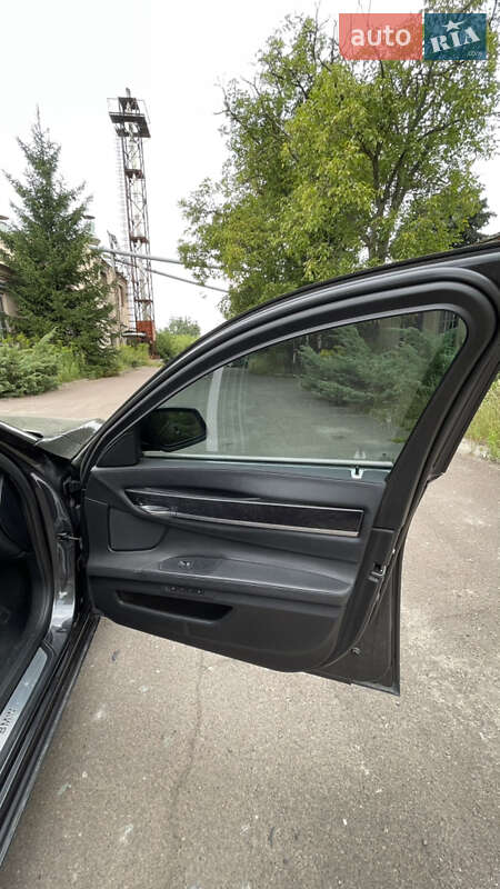 Седан BMW 7 Series 2010 в Львове
