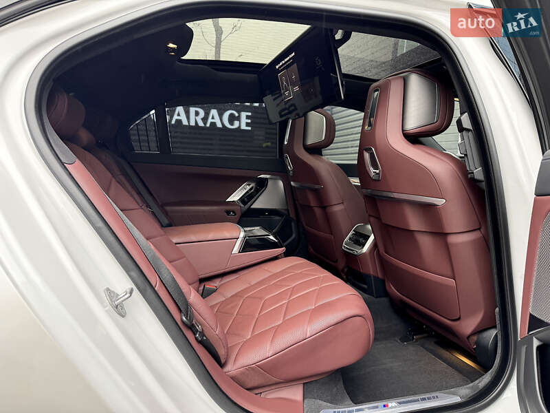 Седан BMW 7 Series 2023 в Киеве