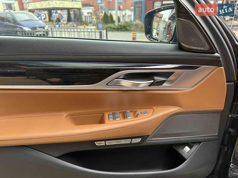 Седан BMW 7 Series 2016 в Львове