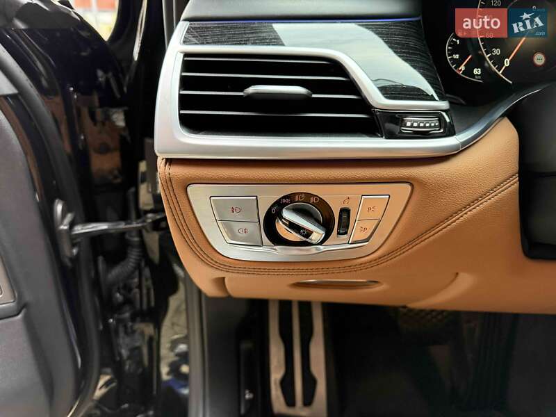 Седан BMW 7 Series 2016 в Львове