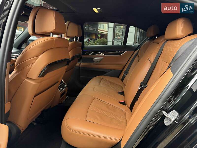 Седан BMW 7 Series 2016 в Львове
