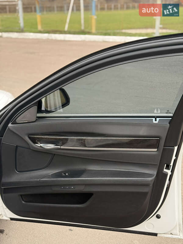 Седан BMW 7 Series 2013 в Прилуках