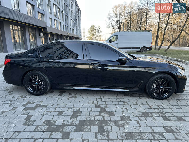 Седан BMW 7 Series 2018 в Новояворовске
