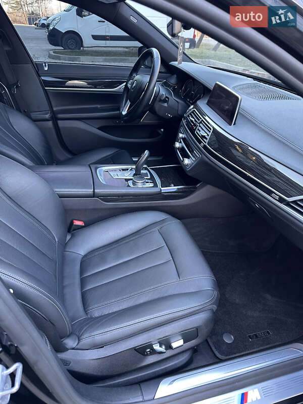 Седан BMW 7 Series 2018 в Новояворовске