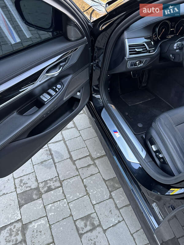 Седан BMW 7 Series 2018 в Новояворовске