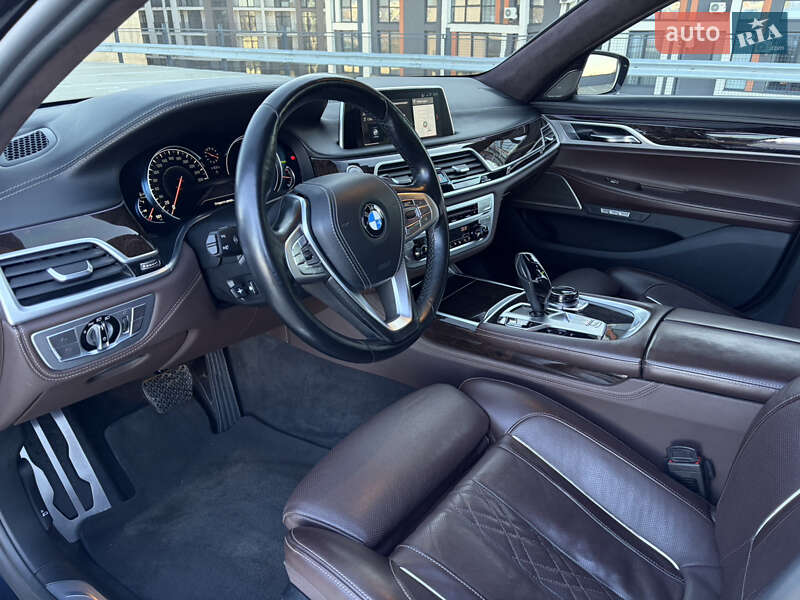 Седан BMW 7 Series 2017 в Ужгороде