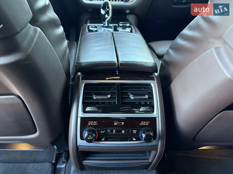 Седан BMW 7 Series 2017 в Ужгороде