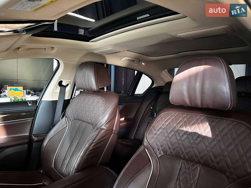 Седан BMW 7 Series 2016 в Львове