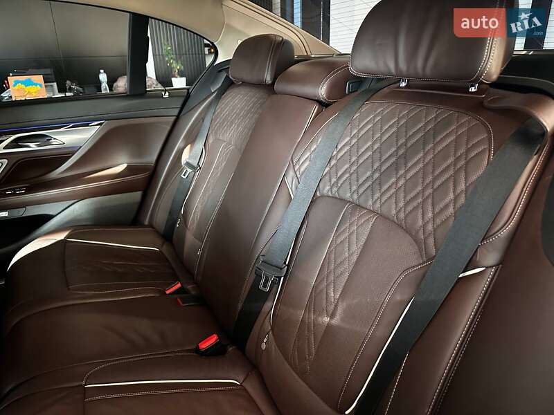 Седан BMW 7 Series 2016 в Львове