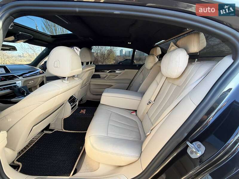 Седан BMW 7 Series 2017 в Кривом Роге