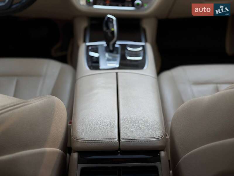Седан BMW 7 Series 2017 в Кривом Роге